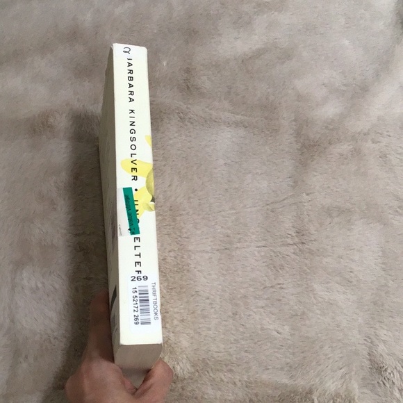 📚Unsheltered by Barbara Kingsolver; Paperback; 471 pages - Picture 5 of 8